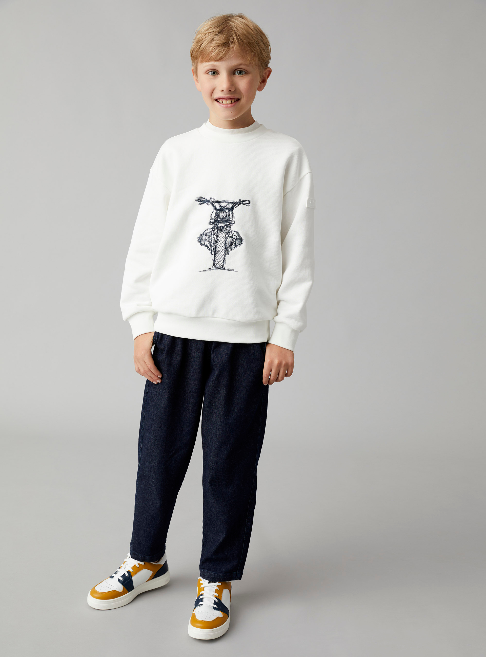 Sweatshirt with embroidered motorbike  - White | Il Gufo