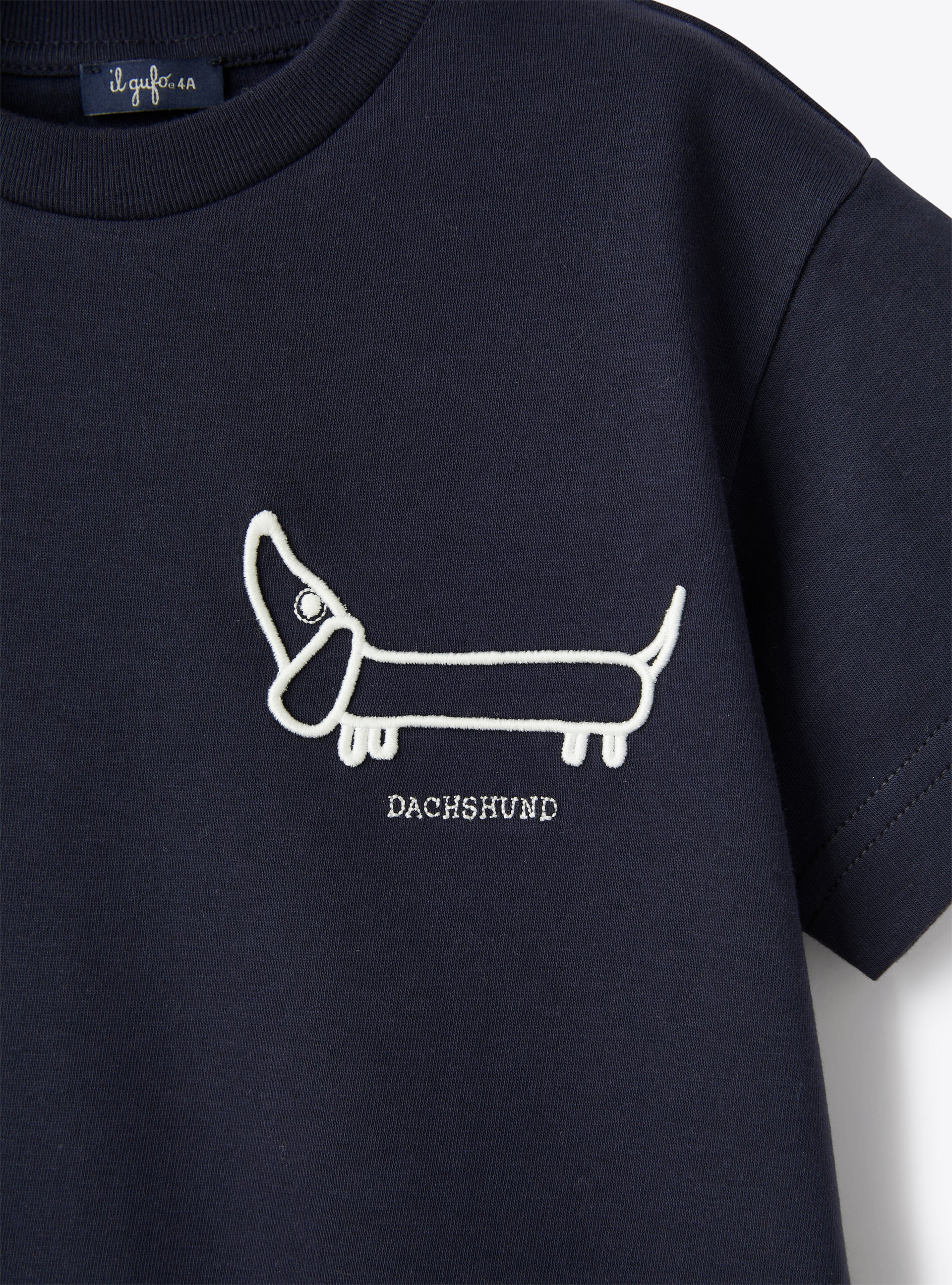 T-shirt blu con ricamo bassotto bianco latte - Blu | Il Gufo