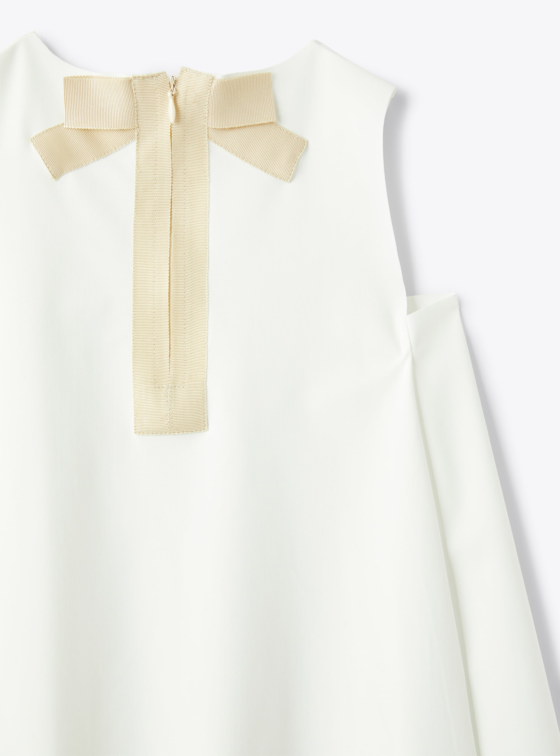 Dress in a milky-white Sensitive® Fabrics material with a beige bow detail - White | Il Gufo
