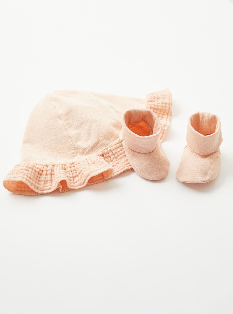 Cotton hat & booties set in an organic dye  - Pink | Il Gufo