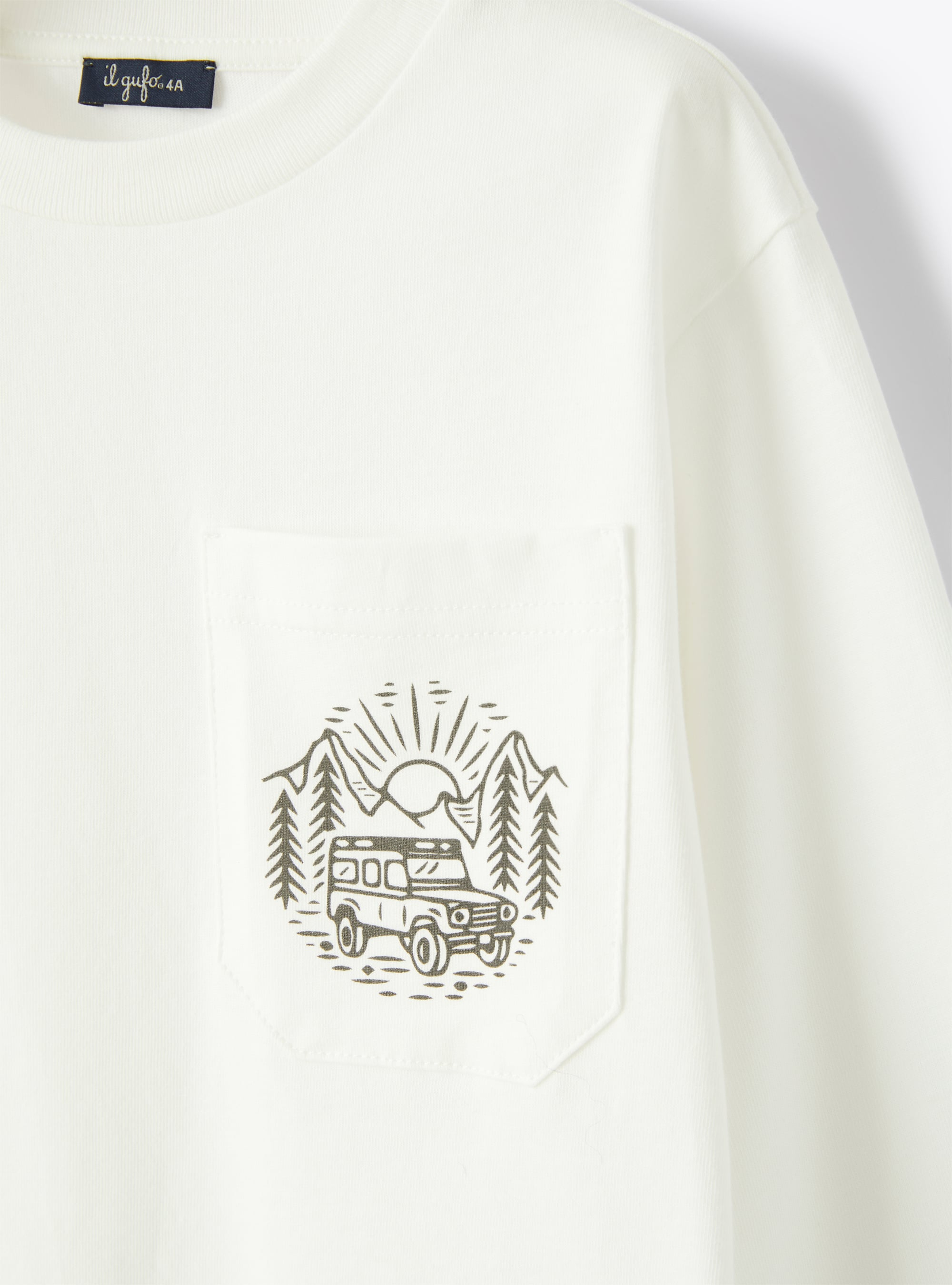 White t-shirt with print detail on pocket - White | Il Gufo