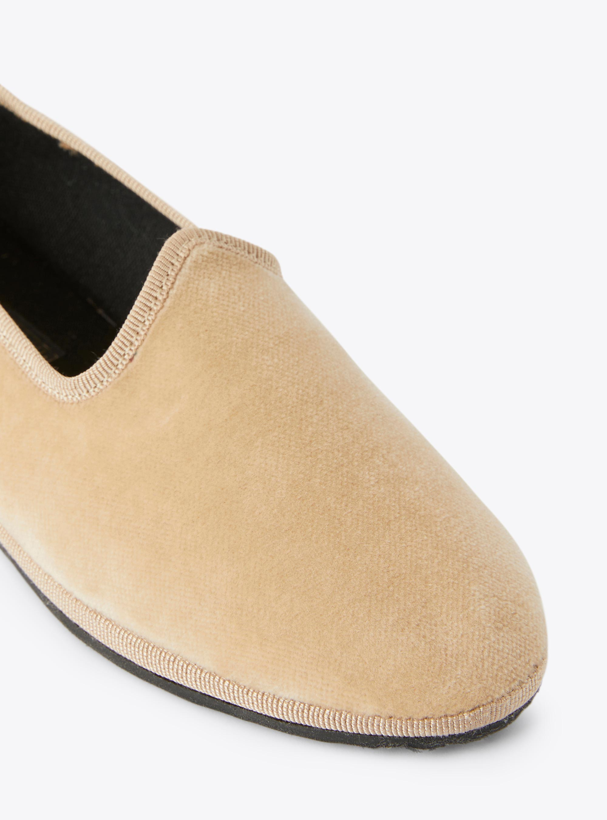 Chaussons en velours lisse - Beige | Il Gufo