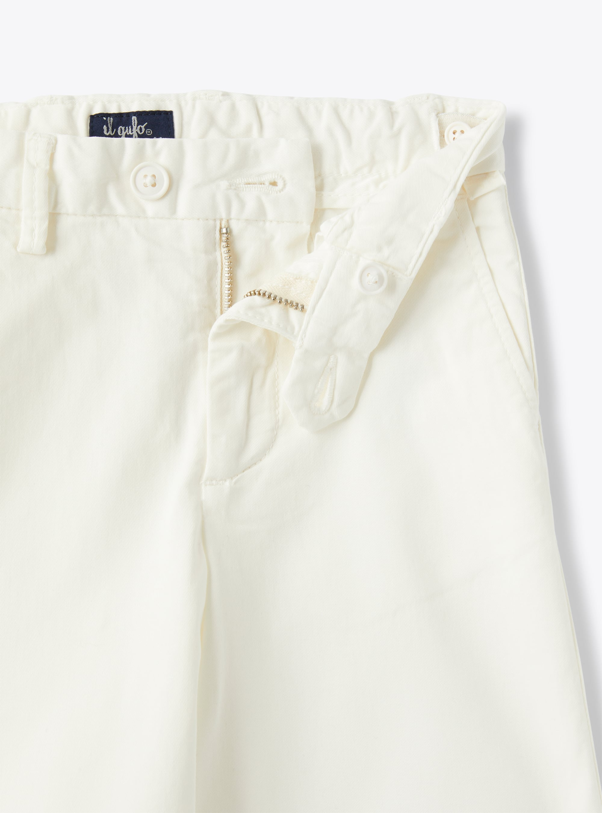 Bermuda shorts in milky-white stretch gabardine - White | Il Gufo