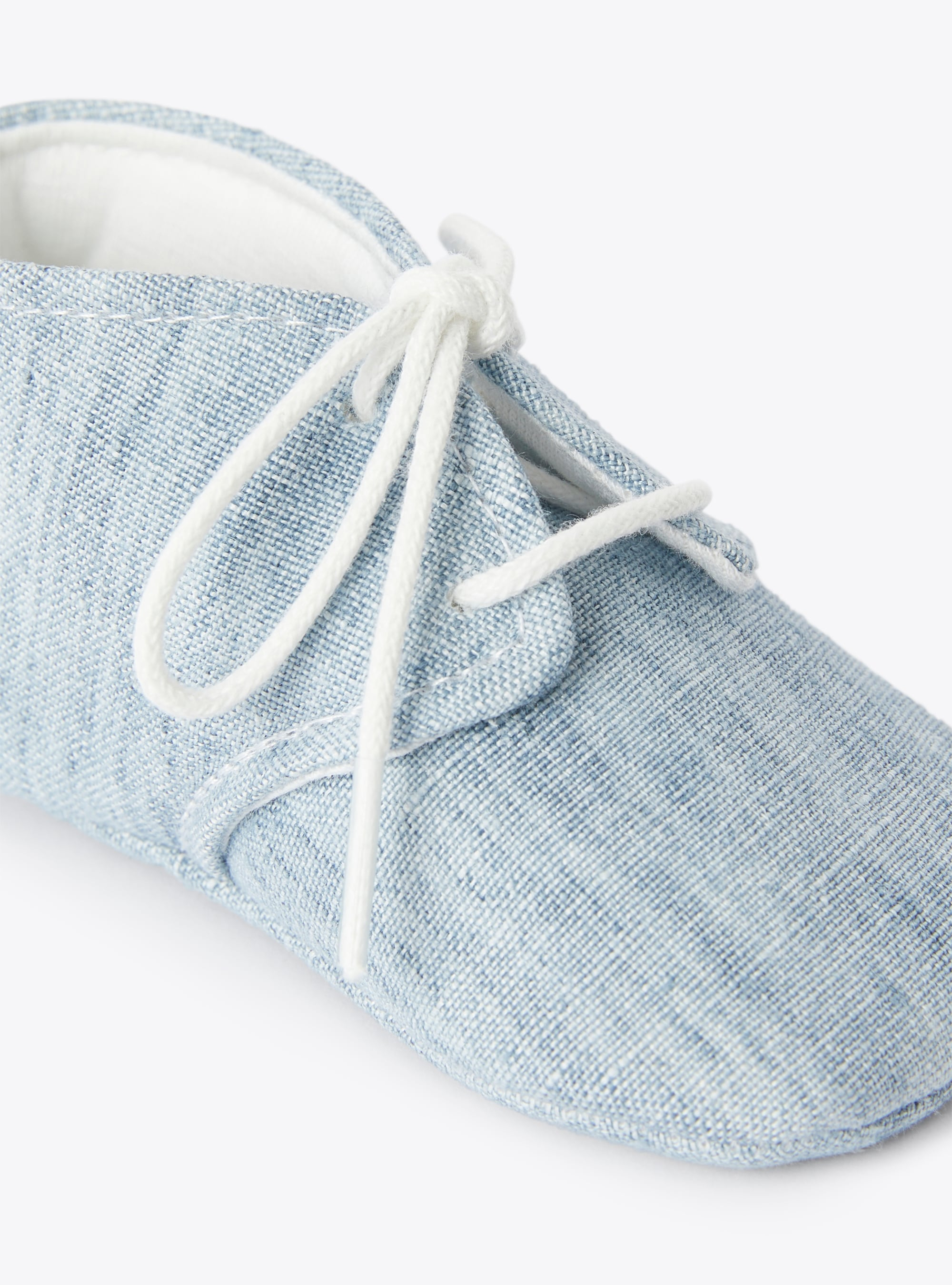 Booties for baby boys in sky-blue linen - Light blue | Il Gufo